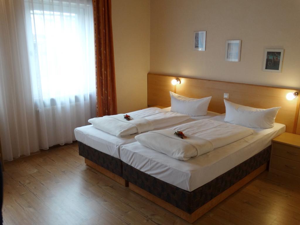 Hotel Sonne - Haus 2 Идштайн Номер фото