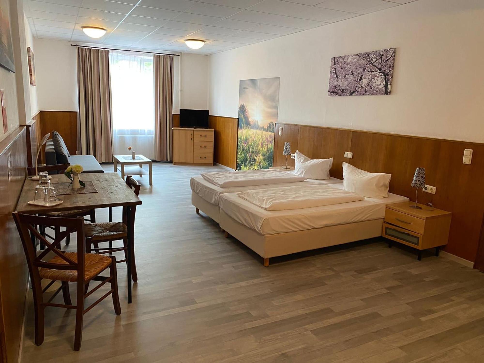 Hotel Sonne - Haus 2 Идштайн Экстерьер фото