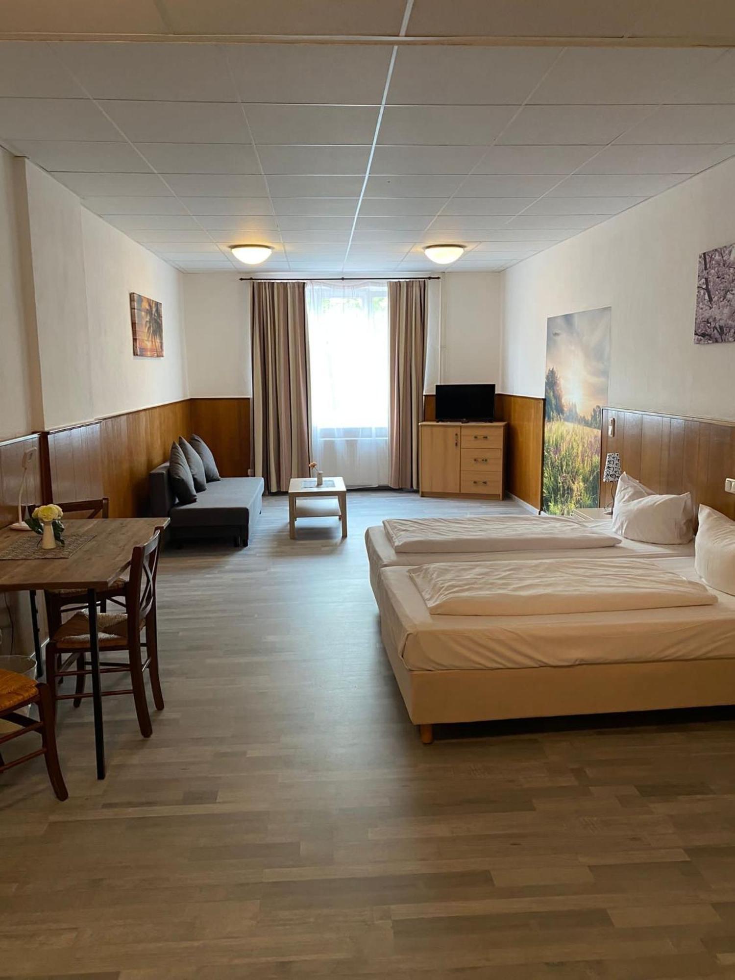 Hotel Sonne - Haus 2 Идштайн Экстерьер фото