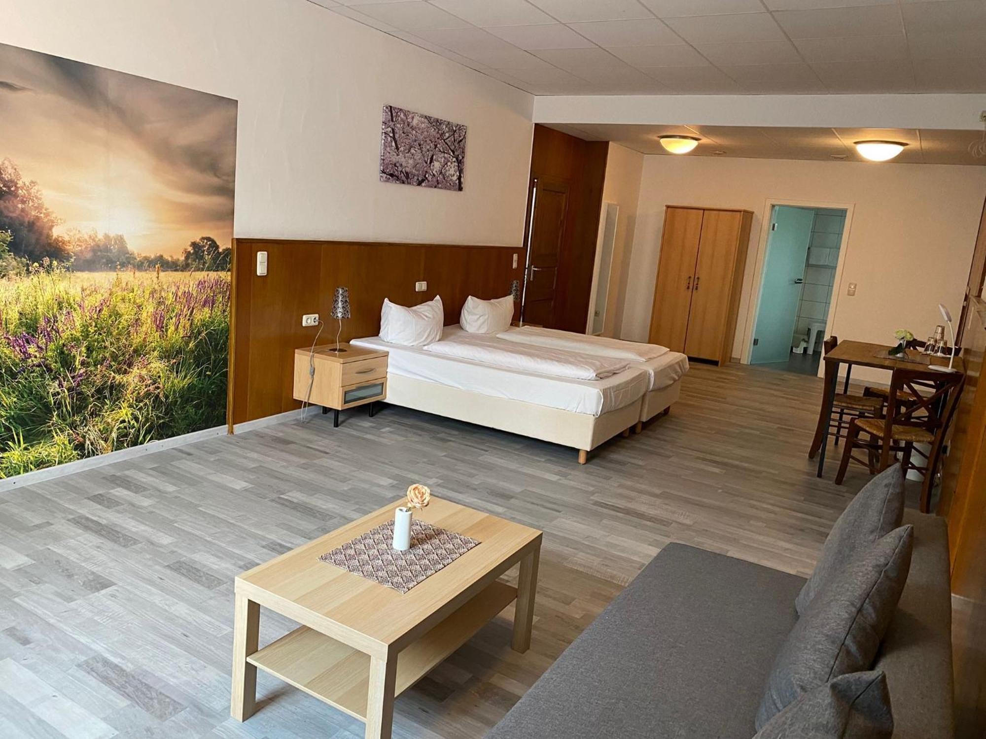 Hotel Sonne - Haus 2 Идштайн Экстерьер фото
